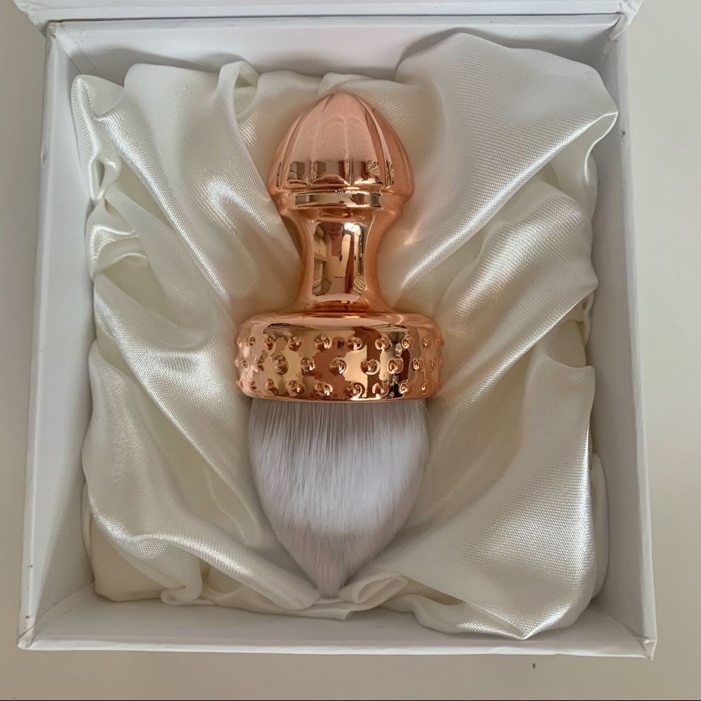 Eloise Kabuki Bullet 4D Brush